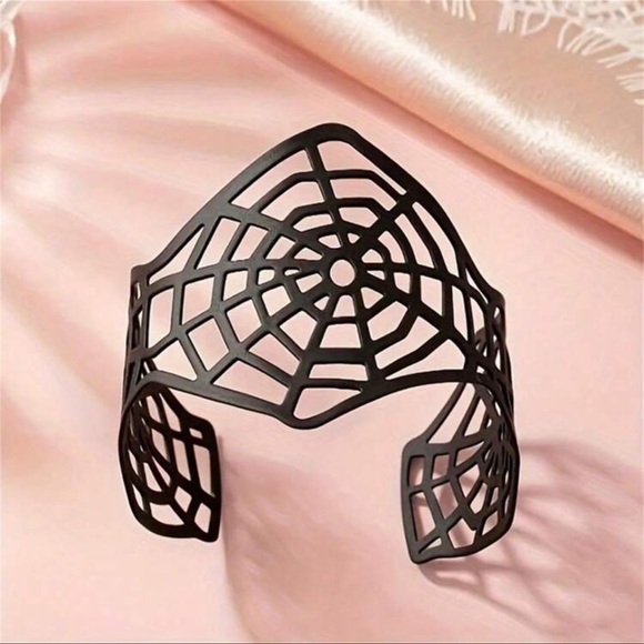 New Gothic Style Halloween Spider Web Bangle - Picture 2 of 4